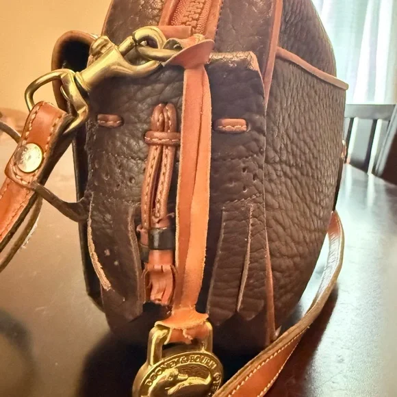 Classic Black Leather Crossbody Bag - Picture 3 of 9